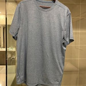 Men’s Lululemon blue athletic shirt in XL.